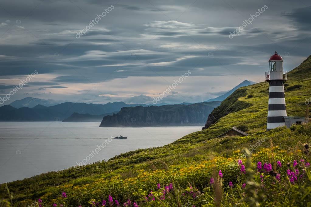 задача на маяке установлены 3 лампы 1. на маяке установлены три. на маяке установлены три. тарханкутский маяк в крыму. маяк на волхове.