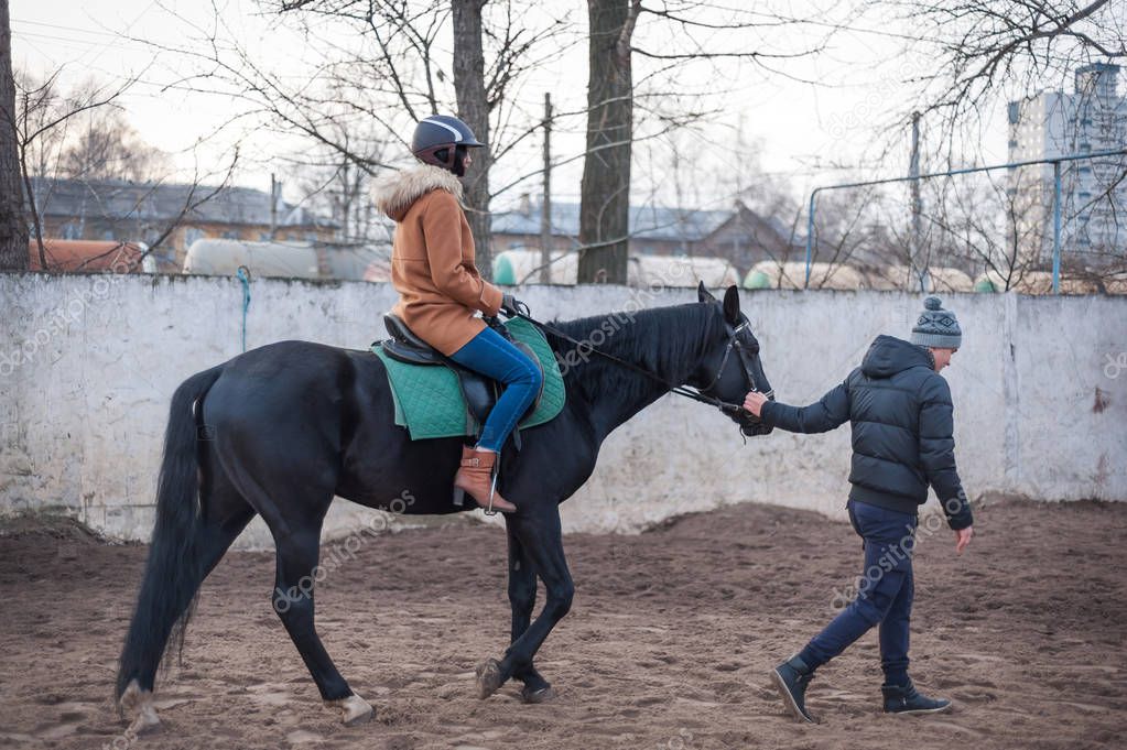 Training women and horses while walking on the racetrac