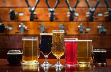 Çubuğun üzerinde farklı çiş çeşitleri var.