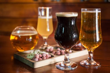 Çubuğun üzerinde farklı çiş çeşitleri var.