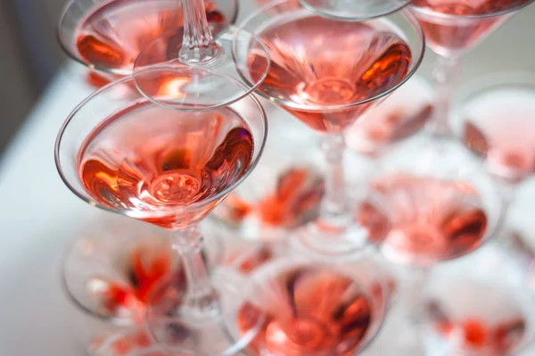 Luxury Banquet table with a pyramid of champagne glasses with ch — Stock Photo, Image