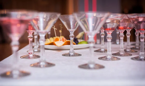 Luxury Banquet table with a pyramid of champagne glasses with ch — Stock Photo, Image