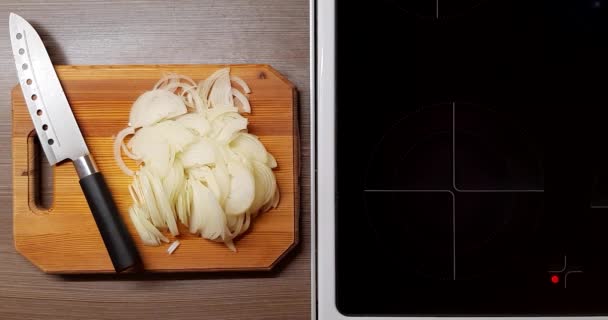 Sliced Onions Lie Wooden Board Background Included Kitchen Stove Top — Stock Video