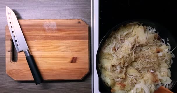 Frying Potatoes Onions Deep Pan Top View — Stock Video