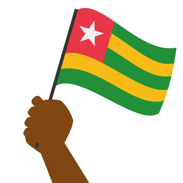 Hand halten und die Nationalflagge von Togo hissen — Stockvektor