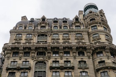 New York, ABD - 22 Eylül 2015: Ansonia Oteli, New York 'un Yukarı Batı Yakası' nda, 2109 Broadway 'de, Batı 73 ve Batı 74. Cadde arasında inşa ediliyor..