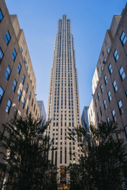 New York, ABD - 23 Eylül 2015: Manhattan şehir merkezindeki Rockefeller Center Aşağı Plaza 'da Prometheus Heykeli