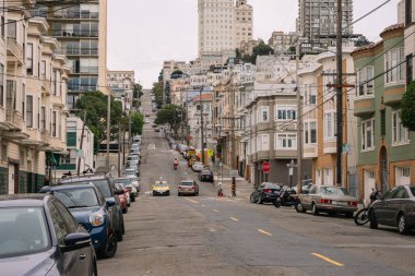 San Francisco, ABD - 30 Eylül 2015: San Francisco 'nun tipik bir yolunun görüntüsü.