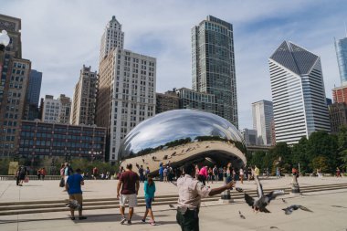 Milenyum Parkı, Şikago, ABD - 24 Eylül 2015: Bulut Kapısı, aynı zamanda Fasulye olarak da bilinir..