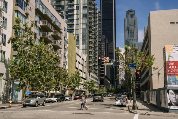 Los Angeles Abd Ekim 2015 Trafik Caddelerdeki Binalar Finansal Bölge — Stok fotoğraf