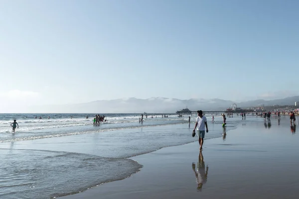 Los Angeles Eua Setembro 2015 Pessoas Estão Caminhando Praia Veneza — Fotografia de Stock