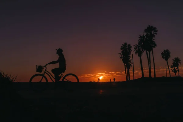 Los Angeles Usa September 2015 People Walking Sunset Venice Beach — Stock Photo, Image