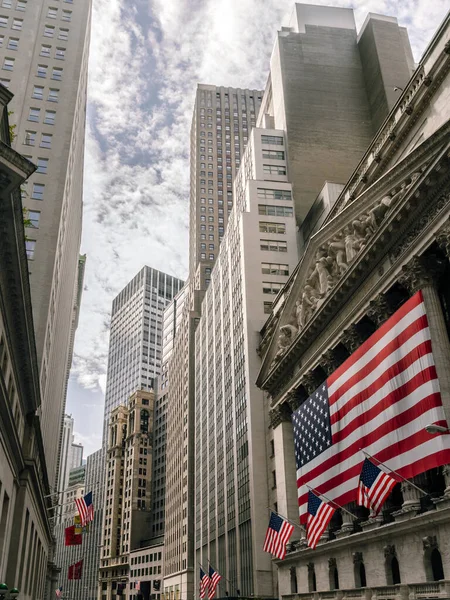 New York, ABD - 21 Eylül 2015: New York Borsası Binası. Piyasa sermayesi ile dünyanın en büyük takası..