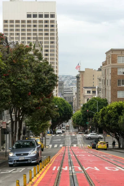 2015年10月1日 カリフォルニア州サンフランシスコの道路上のケーブルカー — ストック写真