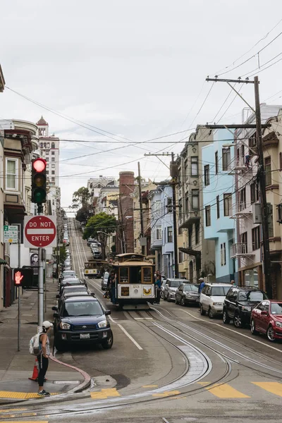 2015年10月1日 カリフォルニア州サンフランシスコの道路上のケーブルカー — ストック写真