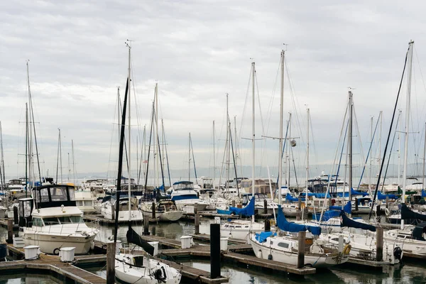 San Francisco Usa Października 2015 Łodzie Żaglowe Nabrzeżu Fisherman Wharf — Zdjęcie stockowe