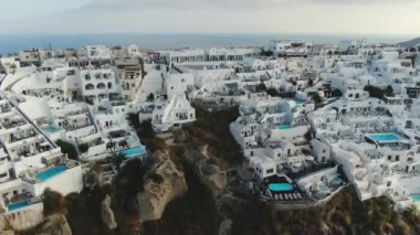 Hava Görüntüleri - Beyaz Evler ve Mavi Oia Kubbeleri, Santorini