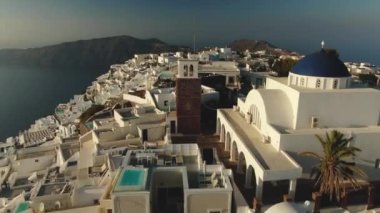 santorini üzerinde imerovigli gelen fira görünümü
