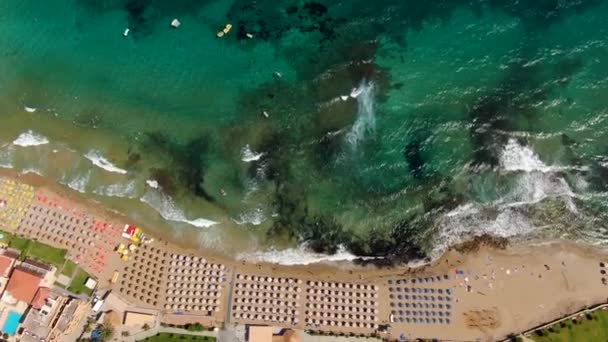 Drone aéreo de playa, isla griega de Creta — Vídeos de Stock