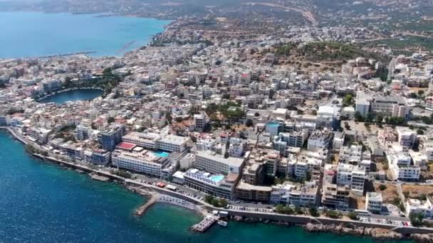 Дуже вражаючий вигляд з повітря на місто Агіос Ніколаос. Греція Крит — стокове відео
