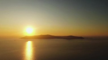 Yaz günbatımı Caldera, deniz, adalar, Santorini Yunanistan