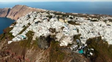 Hava Görüntüleri - Beyaz Evler ve Mavi Oia Kubbeleri, Santorini.