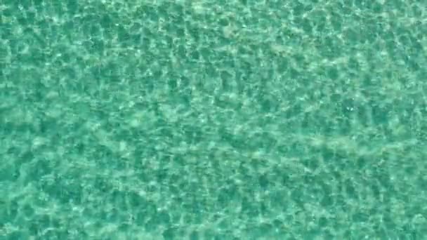 Movimento lento Ondas azuis abstratas da vista superior do mar — Vídeo de Stock