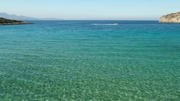 Vagues bleues abstraites au ralenti de la vue du dessus de la mer — Video