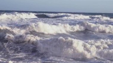 Ağır Hareketli Dev Deniz Dalgaları Küresel Isınma ve İklim Değişikliği Etkisini Kırıyor