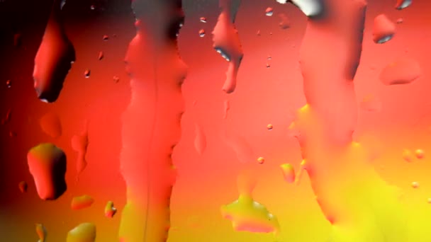 Många droppar vatten på fönsterglaset under kraftiga regn.Närbild Flagga av Tyskland — Stockvideo