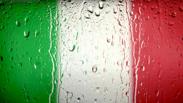 Many drops of water on the window glass during heavy rain. Close-up view Flag — Stock Video