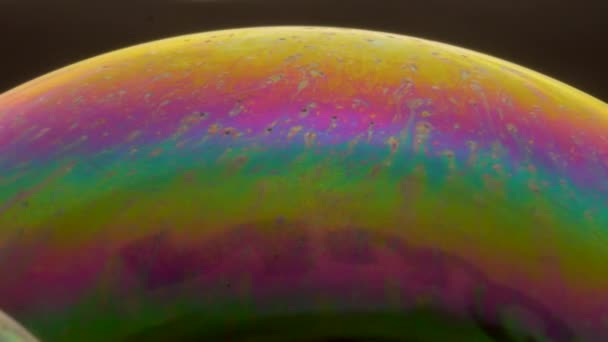 Siyah bir arkaplanda baloncukların makro çekimi — Stok video