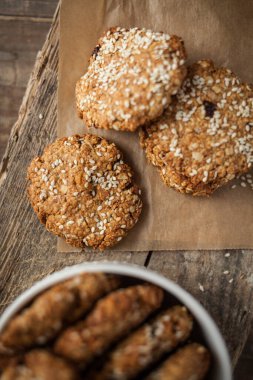 Susamlı el yapımı kurabiyeler.