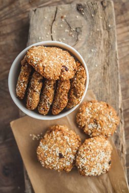 Susamlı el yapımı kurabiyeler.