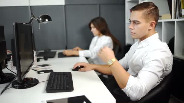 Teamfoto van de collega's in het moderne kantoor. Projectmanagers werken nieuw idee. 20s 4 k. — Stockvideo