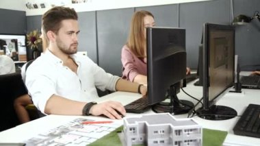 Çeşitli iş adamları bir toplantı 20'li yaşlarda 4 k.