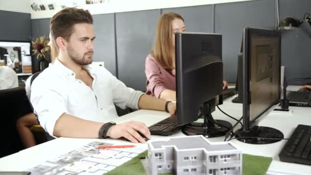 Divers gens d'affaires sur une réunion 20s 4k .