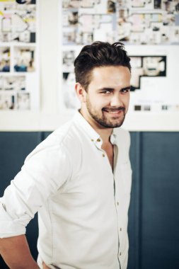 yakışıklı genç architector