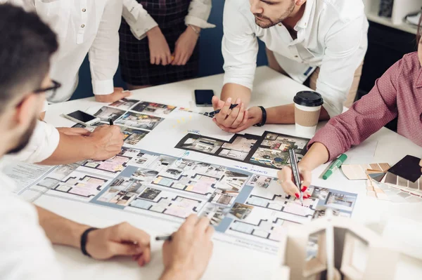 Professional architects discussing project — Stock Photo, Image