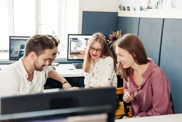 Grupp unga arkitekter — Stockfoto