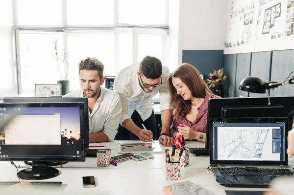 Team van Architecten werkzaam in Office — Stockfoto