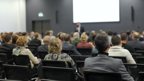 Mensen op bedrijfskundige opleiding — Stockvideo