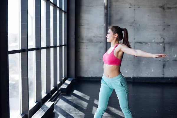 Girl doing morning exercises — Stock Photo, Image