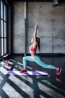 Sportif kadın uygulamaları yoga