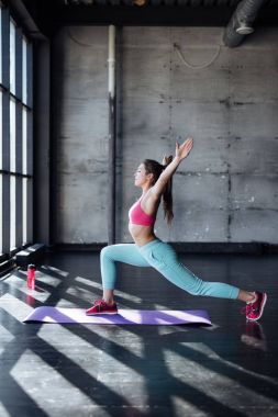 Sportif kadın uygulamaları yoga