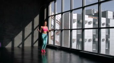 ince kadın ip atlama ile atlama