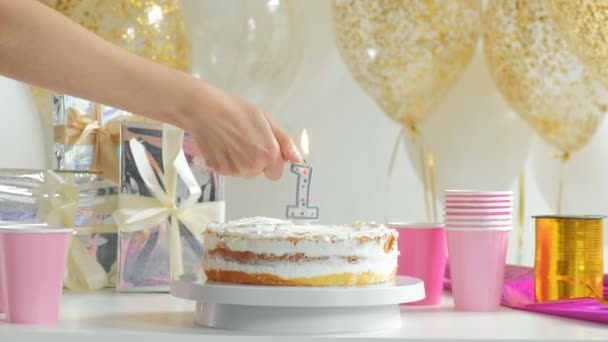 Pastel de cumpleaños casero — Vídeo de stock