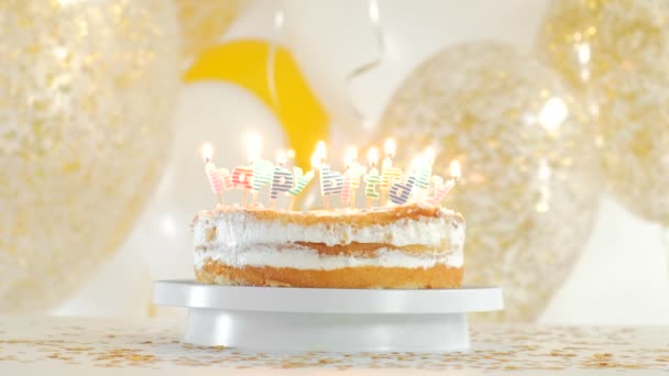 Delicious birthday cake — Stock Video