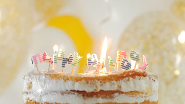 Delicioso pastel de cumpleaños — Vídeo de stock