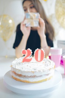 pasta ile genç kadın